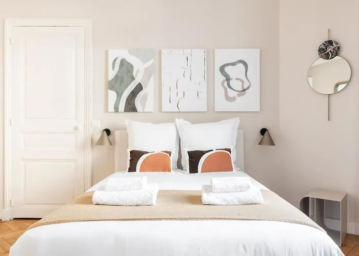 Luxurious Flat Rue De La Pompe Paris